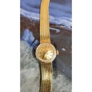 Vintage 18k yellow gold ladies Omega mechanical watch